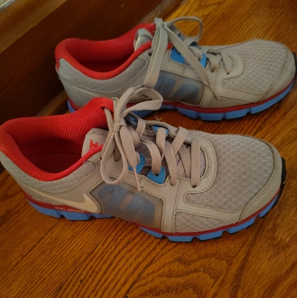 Nike Lt. Gray w/Pink & Blue Details Women's US Size 8.5 - Picture 3 of 9